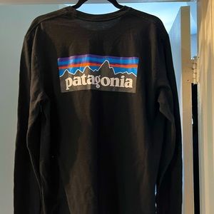 Mens Patagonia long sleeve shirt, black